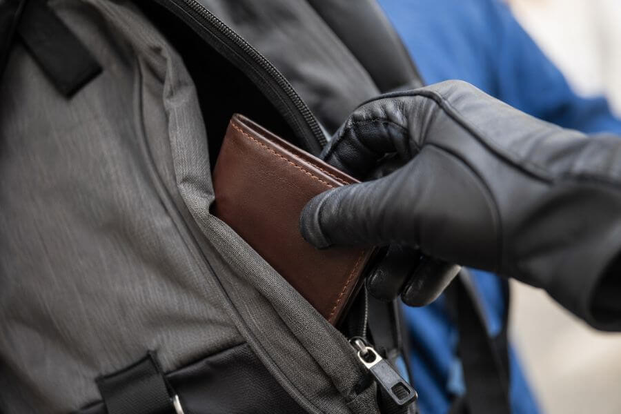 10 Biggest Scams Targeting Tourists and Working Holiday Makers in Australia rooroo10
