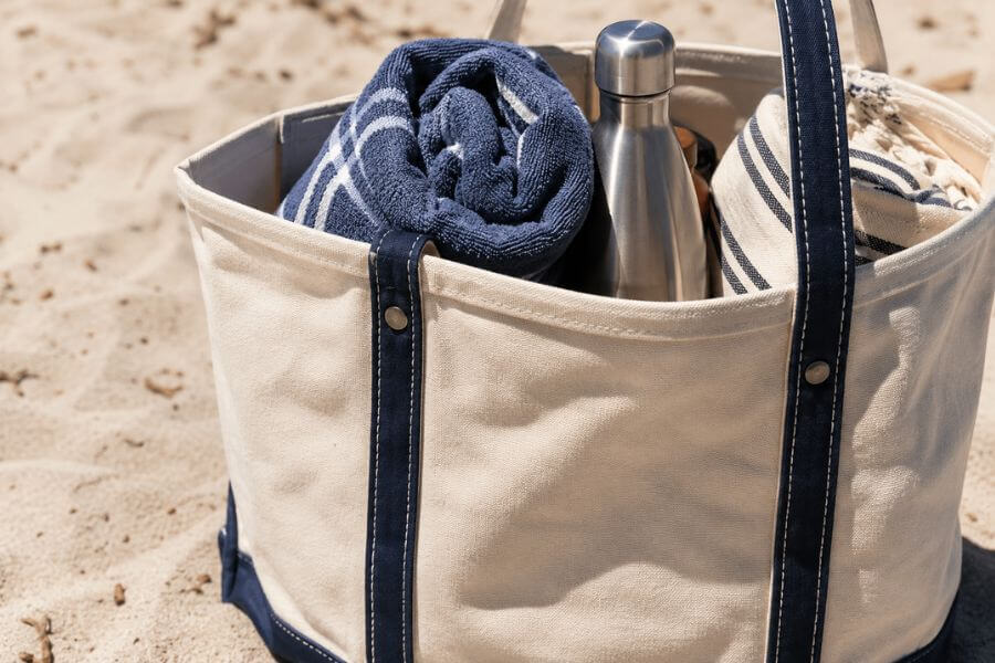 11 Hardest-Wearing Canvas Beach Bags for the Ultimate Coast-to-Coast Trip rooroo10