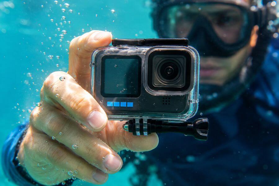 5 Best Underwater GoPros and Action Cameras for Snorkelling in Queensland rooroo10