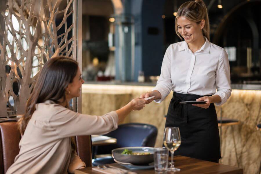 Read more about the article Tipping in Australia: A Practical Guide for US Tourists (2026 Rules)